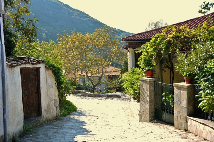 Φθινοπωρινή βόλτα στα σοκάκια των χωριών της Θεσσαλίας