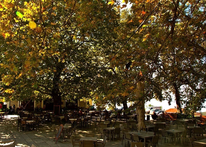 Η γραφική πλατεία στις Μηλιές Πηλίου